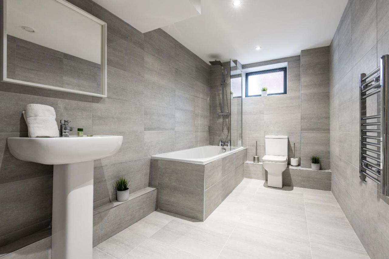 Host Apartments - Contemporary 3 Bed Apt With Balcony - Perfect For Long Stays Liverpool Exteriör bild